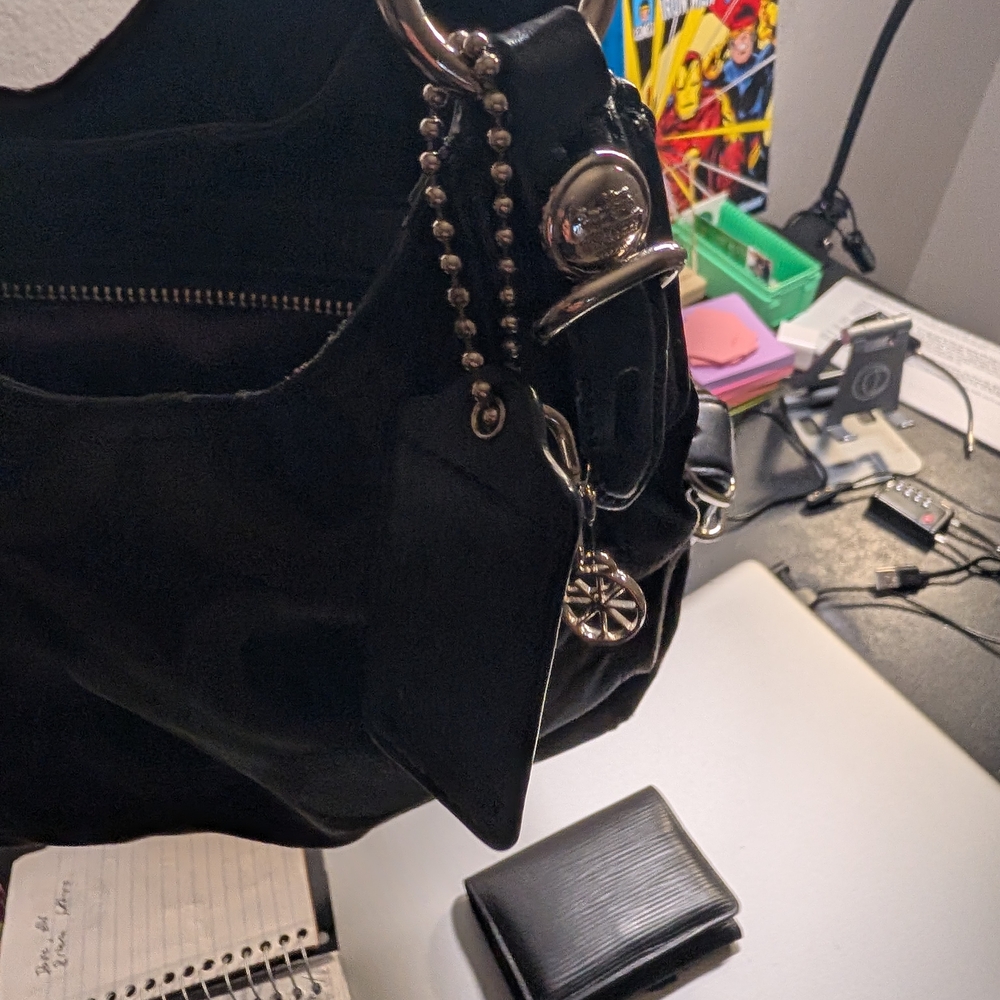 Classic Black Women's Shoulder Bag - Sleek Everyday Tote Coach